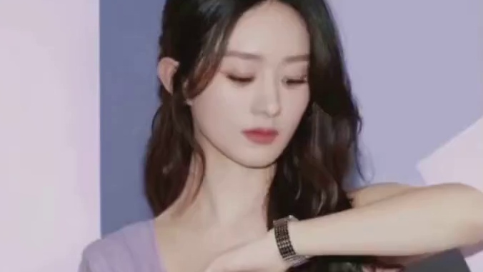 穿着尤莱特，走在法国街头，不敢想得有多快乐