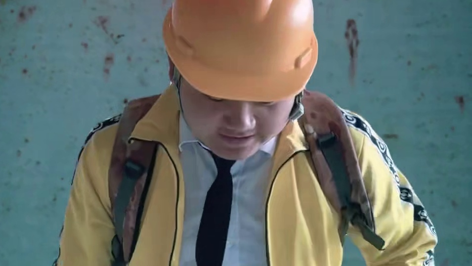 开局五分钟，含泪血赚两百万