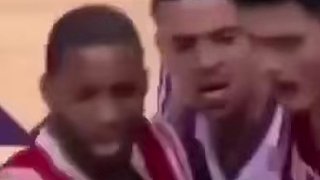 火箭vs太陽(yáng)沖突名場(chǎng)面：姚明好心拉架反被奧尼爾推倒#籃球