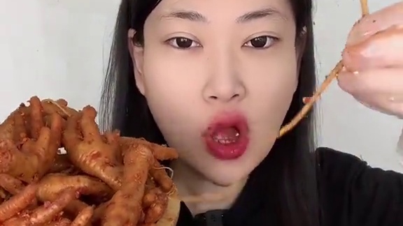 口感筋道 香辣入味 能吃辣拍特辣