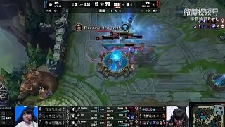 在iG年度紀錄片里，iG眾將回應了輸給T1的對局，這也是五個人最后一次同臺參加正式比賽。 Wei：結(jié)果比較可惜吧。 Gala：感覺這一年又結(jié)束了，說突然也突然，下來以后沒有說太多，反正大家都很難過吧。 Rookie：非常的可惜，也非常的不好意思，本來能拿到勝利的，但是沒有拿下來，讓我比較難過吧。 TheShy：首先我覺得世界賽能贏的，狀態(tài)也很好，但是覺得運氣不太好，第一把設備也出了問題，運氣也是經(jīng)