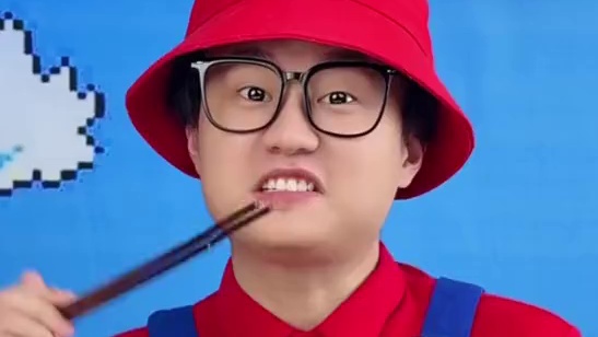 芯蒸呈这个自带麻将的火鸡面真有那么好吃吗？我看看怎么个事！ #