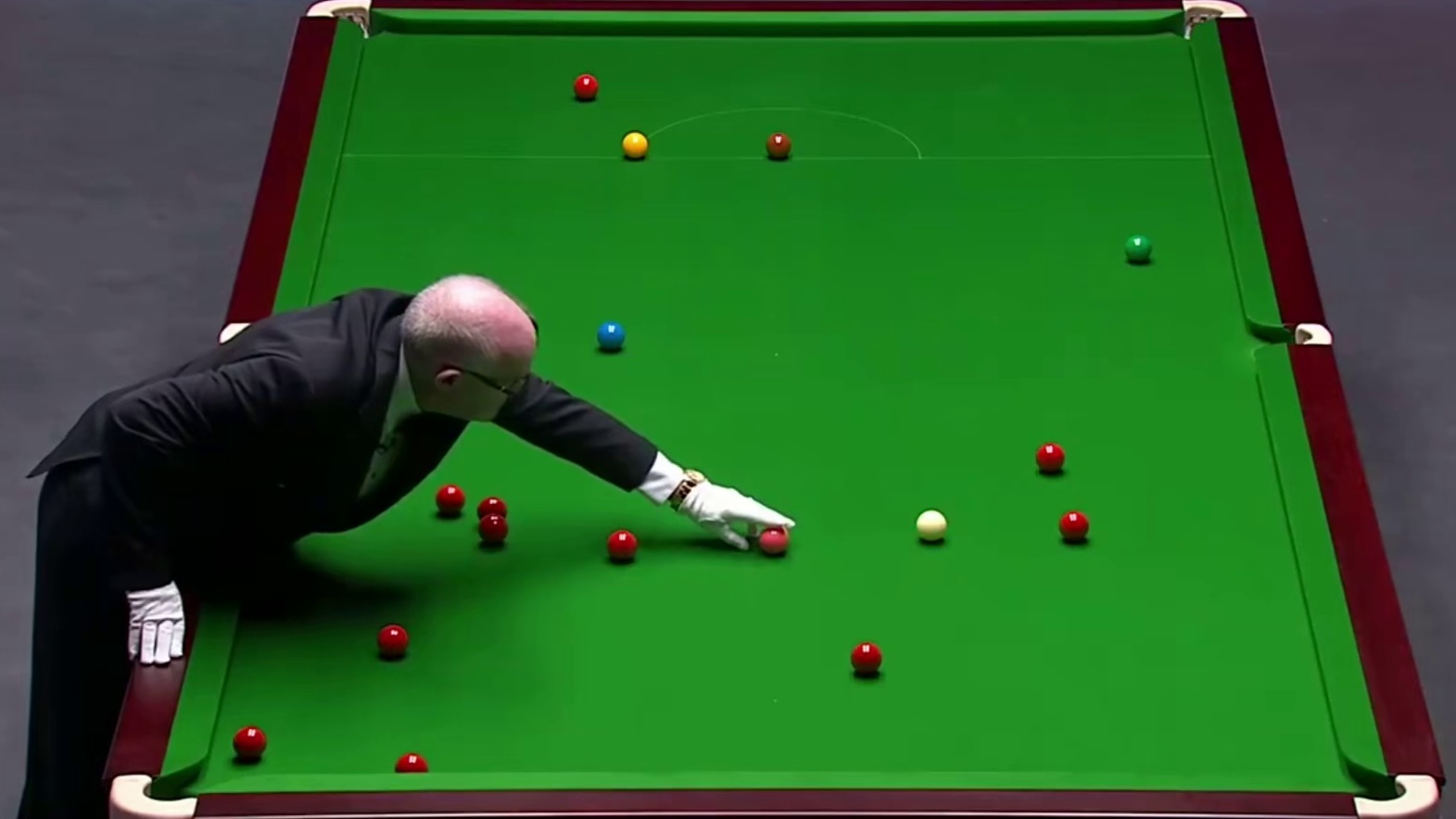 2025斯诺克英国锦标赛：吴宜泽vs霍尔特