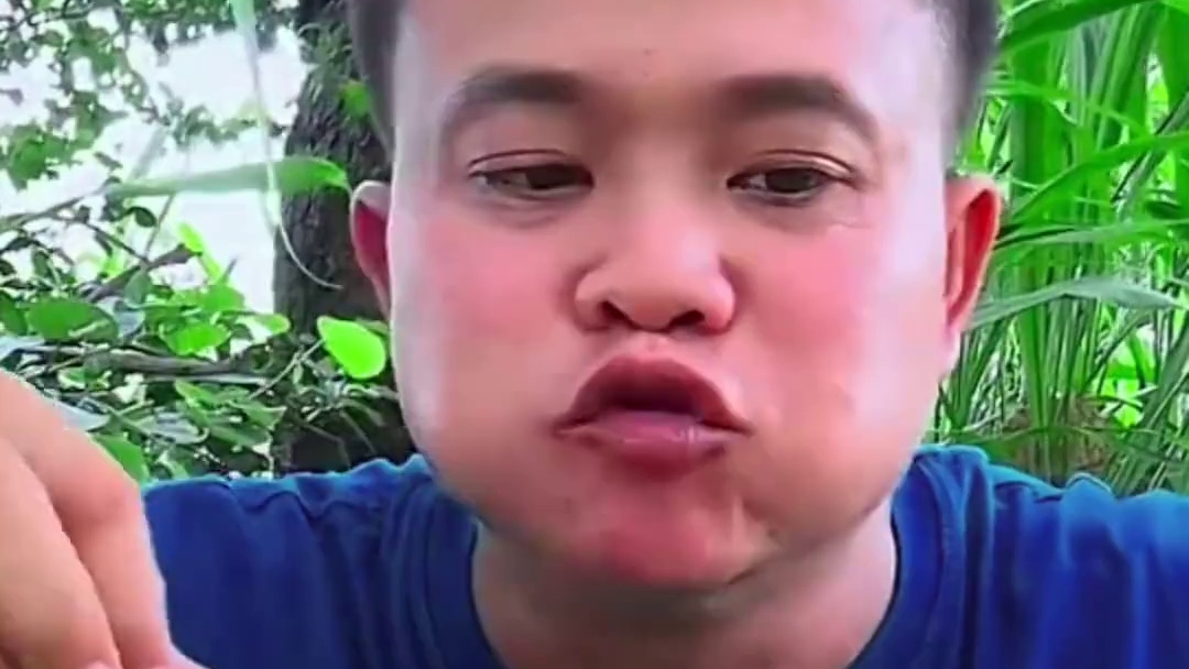 鲜辣酱汁️臭豆浇汁大田螺肉串 泰国美食