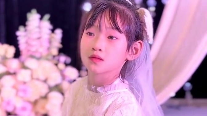 谁还没个婚纱梦呢，我小时候最想穿的衣服也是婚纱呢！