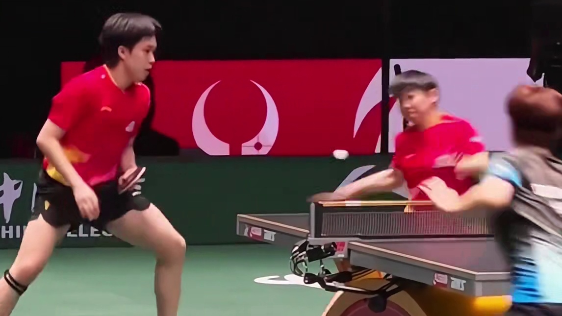 “孙颖莎成都混团出场再次迷路，王楚钦毫不犹豫跟在身后”