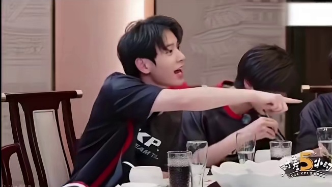 七七说的用“this”就可以是这个意思么？