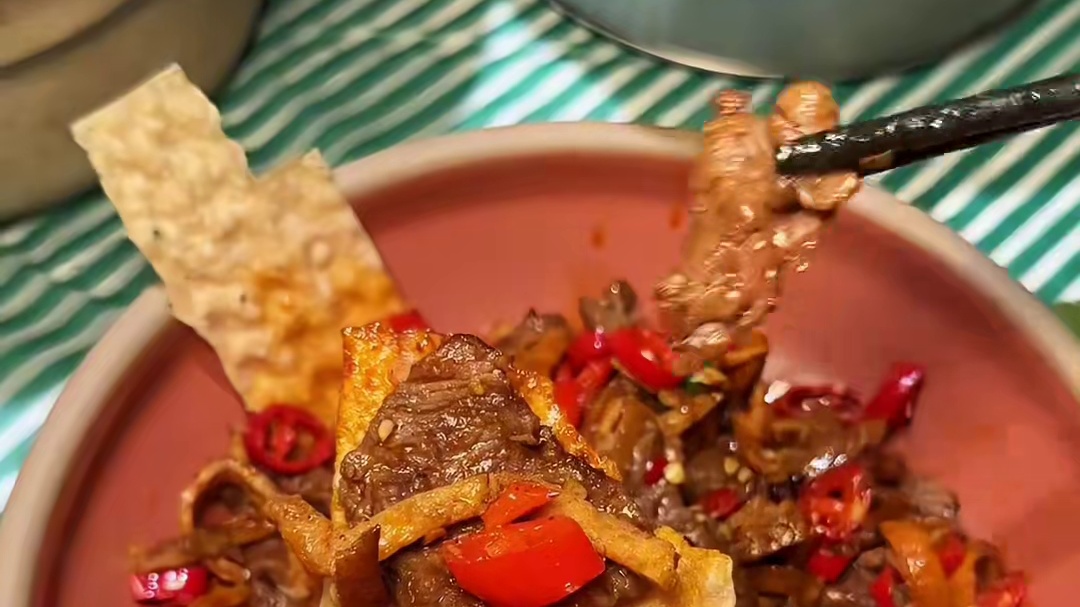 在厦门吃到了正宗江西菜！这盘鹅肠捞饭和大红袍红烧肉 真的绝了！