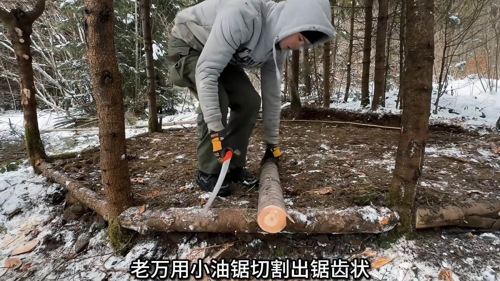 第1集：男人竟用塑料保鲜膜，在雪地搭建出奇特木屋，还有燃木火炉取暖
