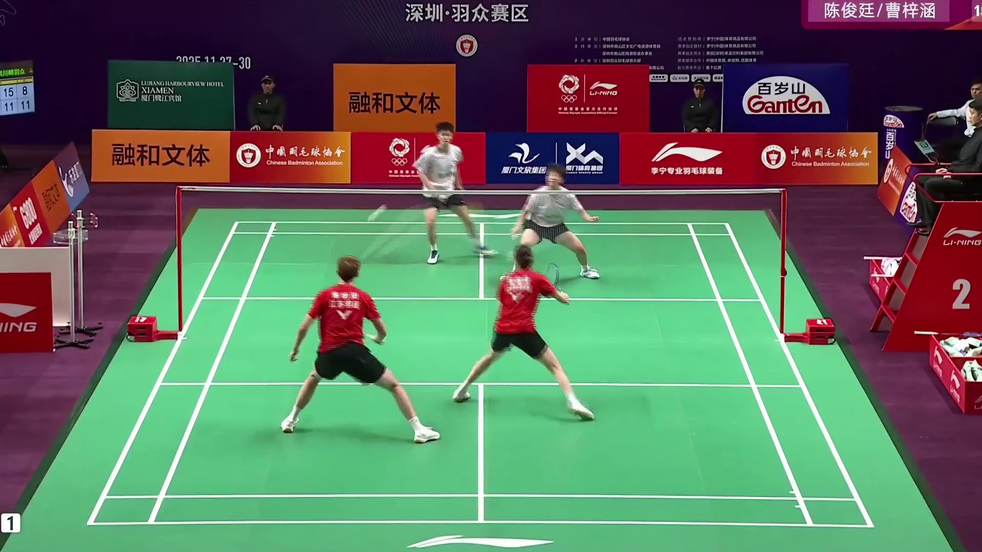 俊涵组合将比分追至10平，凭变化发球节奏和增加突击进攻，以15-10再下一城