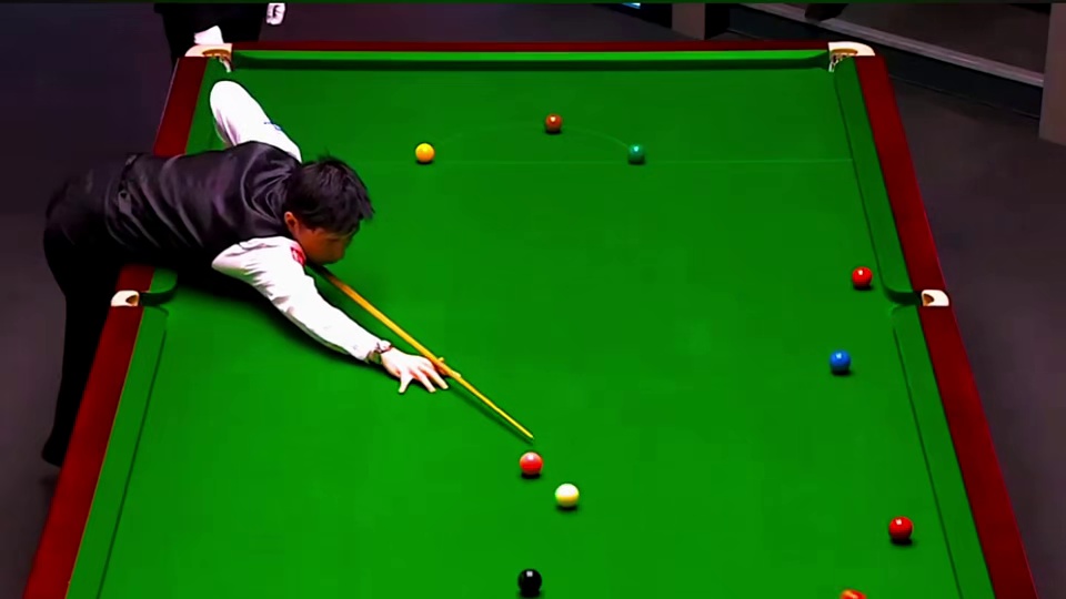 赵心童利用袋角做斯诺克