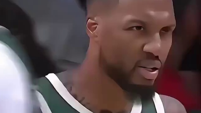 利拉德突进内线打进2+1