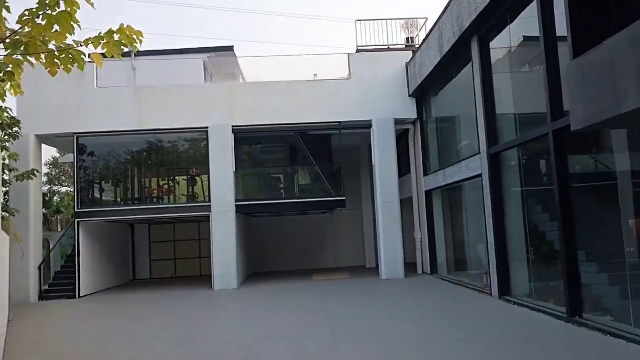 这里什么车都能停！太好了