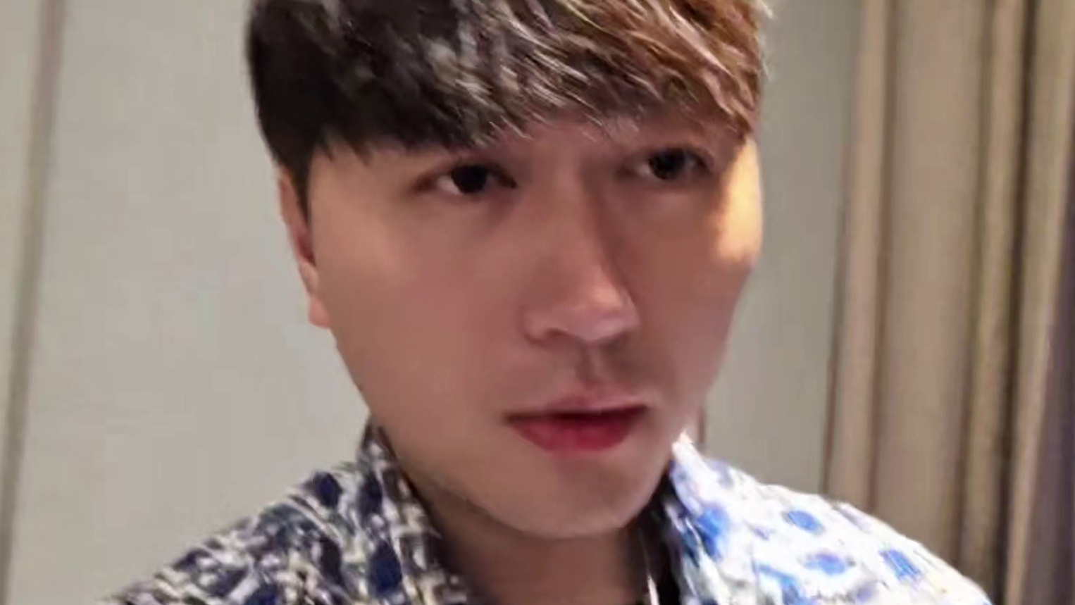 酷酷这是彻底沦陷了，化身美足观察员