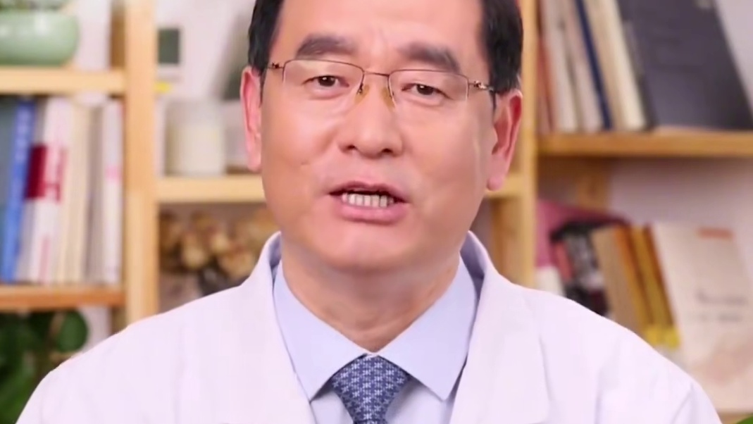 多喝热水不一定暖胃还可能伤胃哦，世界卫生组织将65摄氏度以上热饮列为致癌物，喝热水要有度！