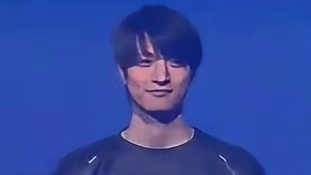 不愧是职业选手 击拳都有timing的哈哈哈哈哈 天子：你什么意思