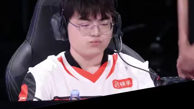 子阳说小乔没资格指点，发现是同事直接尬住