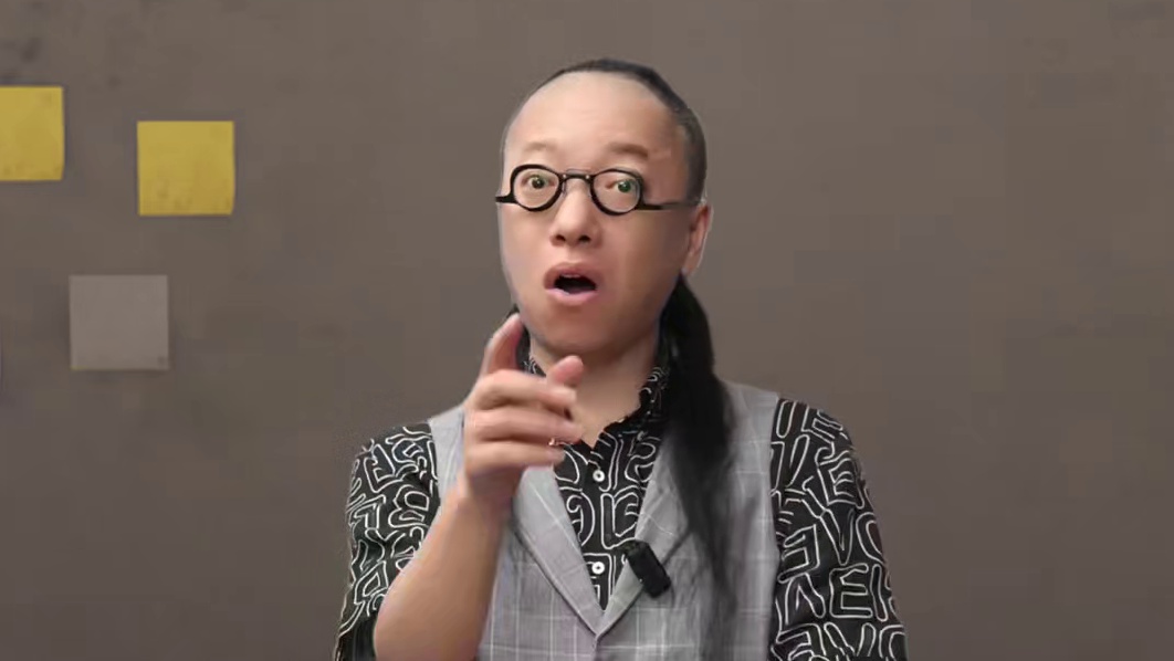 拿着月影MP7的静步妹比拿刀走的还快