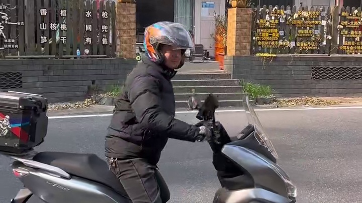 2025/12/1 今天第一个来的，居然是独行女骑。看方向来自安徽广德