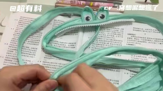 盖瑞！就算化成一个笔袋我也认识你！素材来源
