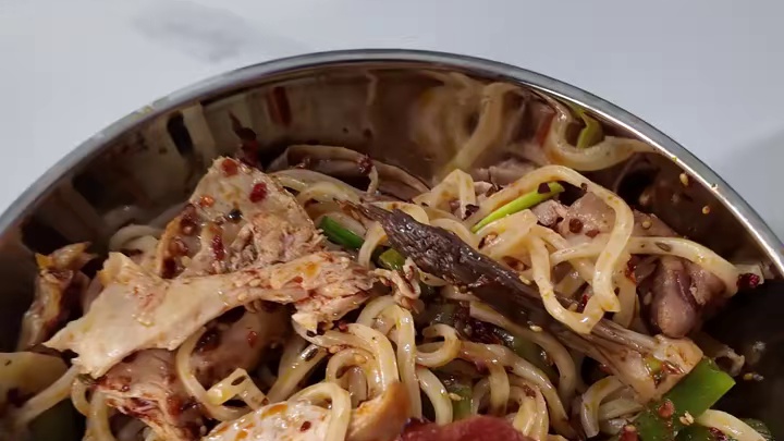 鸡腿拌面，炸鸡薯条，韩式辣卤豆皮，毛氏红烧肉，车厘子小甜水