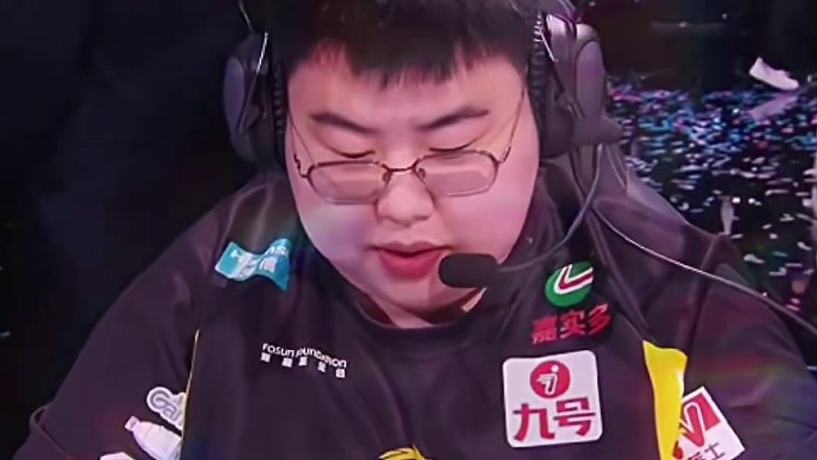 狼隊小胖發(fā)文回應自己改id事件，跟清清沒有矛盾也沒有陰陽別人的意思，確實是我缺乏公眾人物的考慮了，給清清以及清清的粉絲帶來了無妄之災