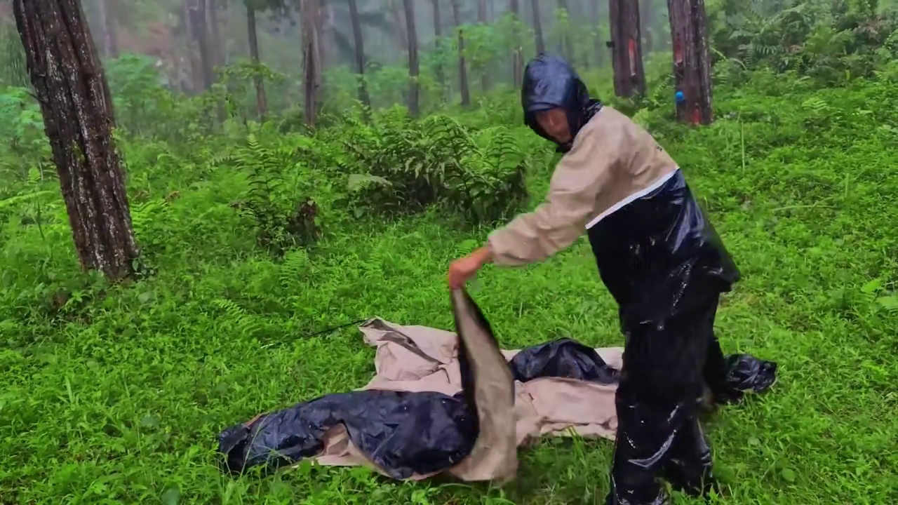 ️暴雨闪电露营️差点被洪水困住