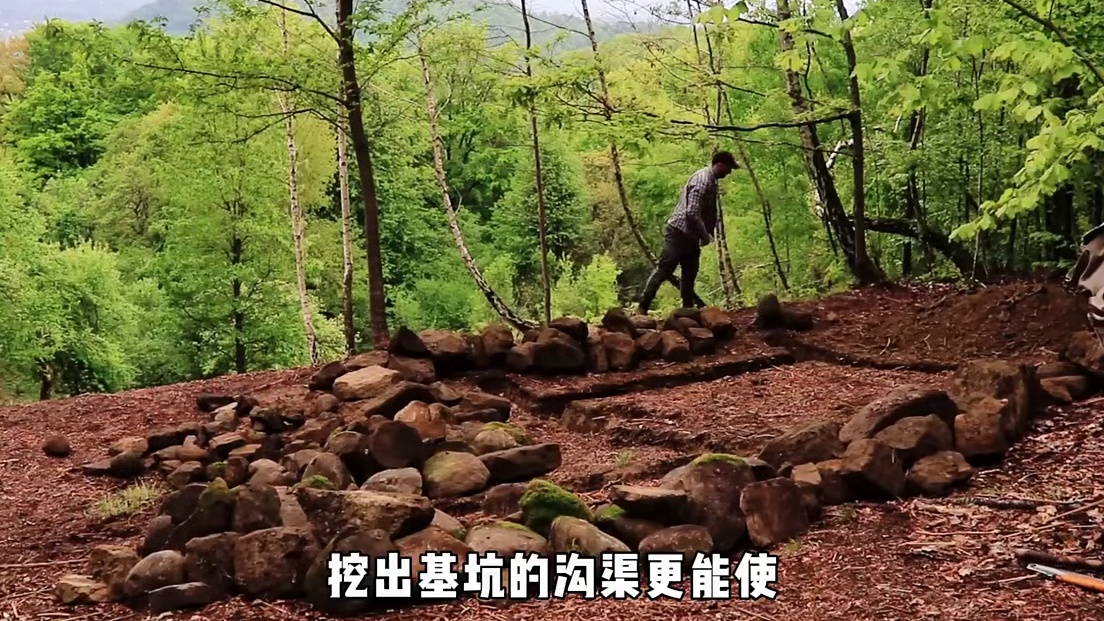 “谁能拒绝在睡前来一集解压荒野建造，看完保你美美睡上一觉” (1)