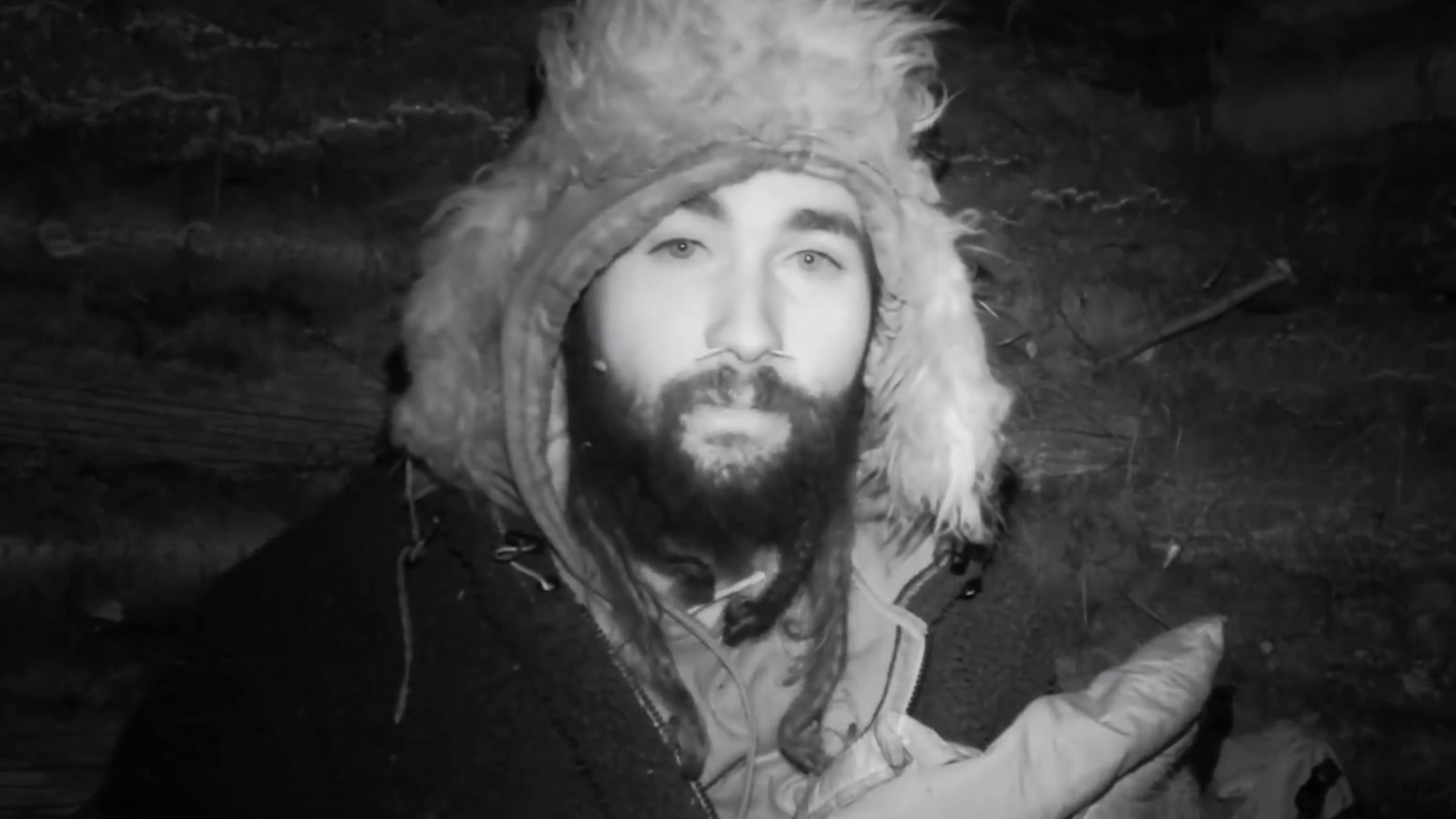 荒野独居第八季的大佬为赢下冠军竟然选在夜间狩猎 (3)