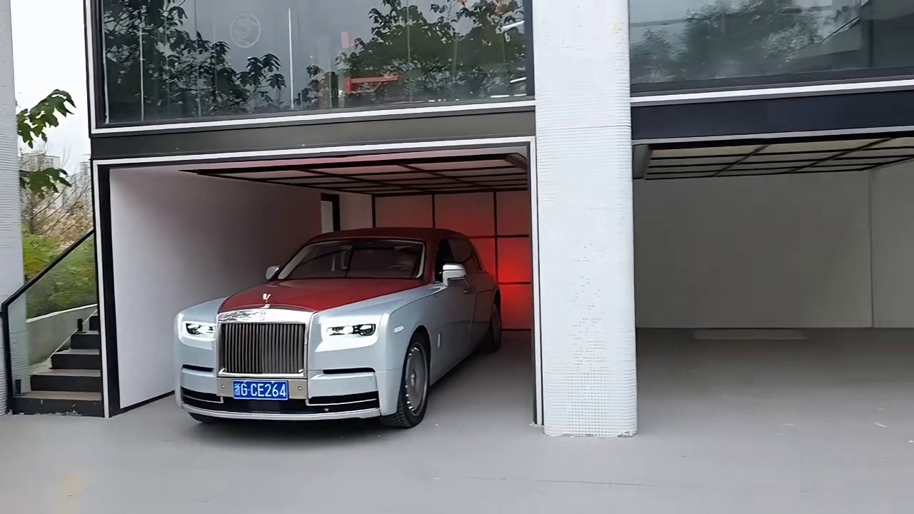 劳斯莱斯被刮！小酷盖亚怒骂助理