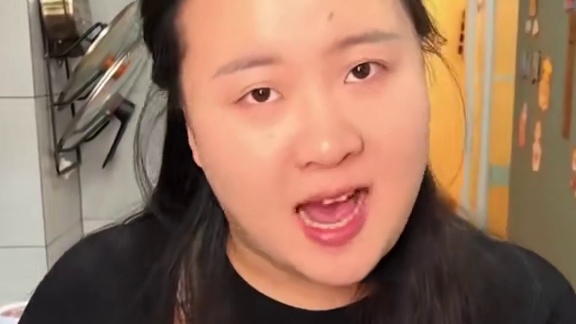 吃重庆小面啥子都不放，就放一勺向料就够了！ #小面调料   #美食   #重庆小面