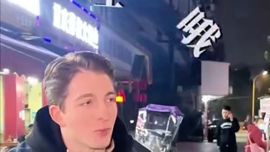 高铁站一日导游 今天我这个老内带本地人打卡成都烟火气#成都的烟火气都在巷子里 #成都美食#老外在中国