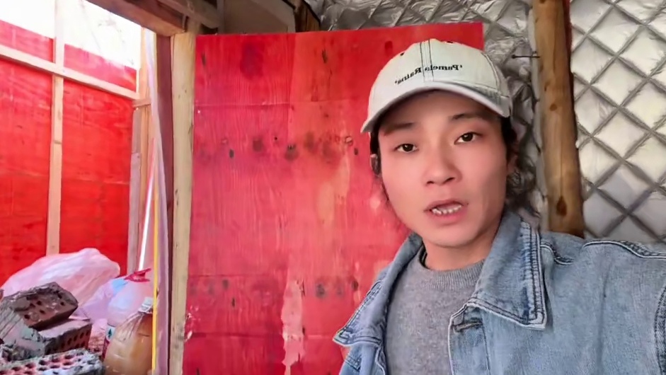 新疆阿勒泰荒野搭建庇护所体验冬季暴风雪极寒零下40度野外生存 #野外建造 #野外生存 #荒野建造 #