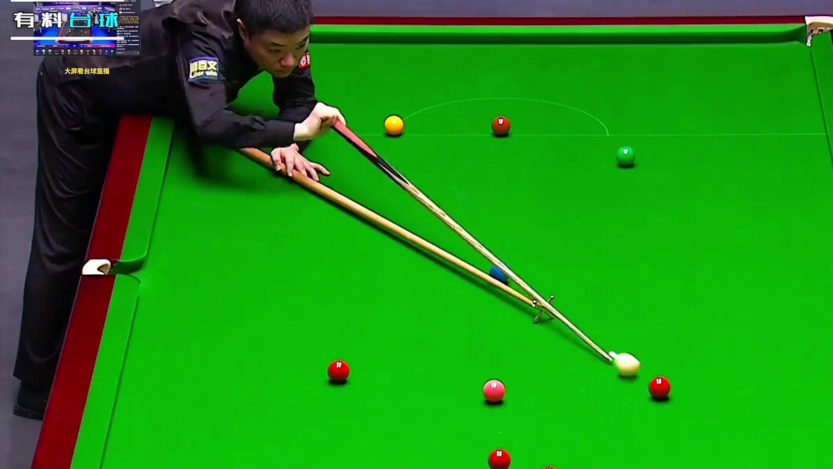 丁俊晖在秀世一传，强行入局单杆过百！ #台球 #丁俊晖 #斯诺克 #2025斯诺克英锦赛 #台球是一