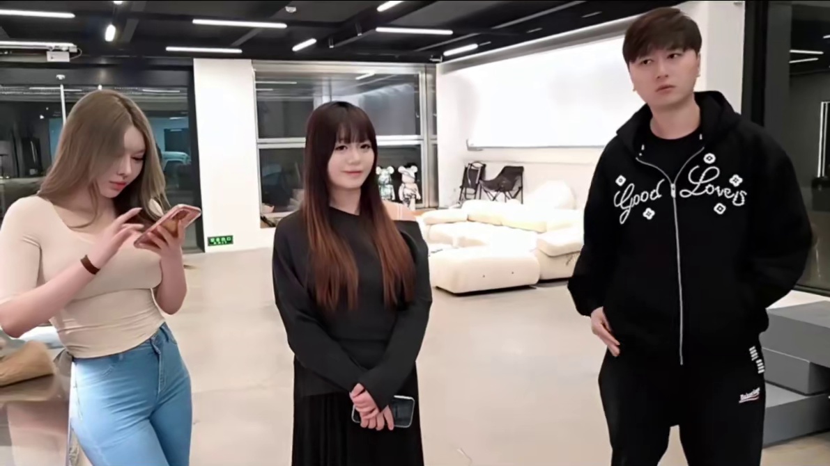 很开门#小小小酷哥 #御姐 #逆天 #完美身材 #名场面