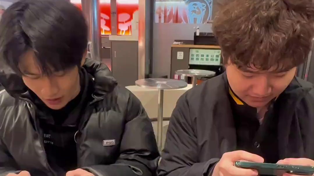 最强竞速选手们向车手们发来邀请！12月6日16:00，我们秋决不见不散~！
#QQ飞车手游官方赛事 