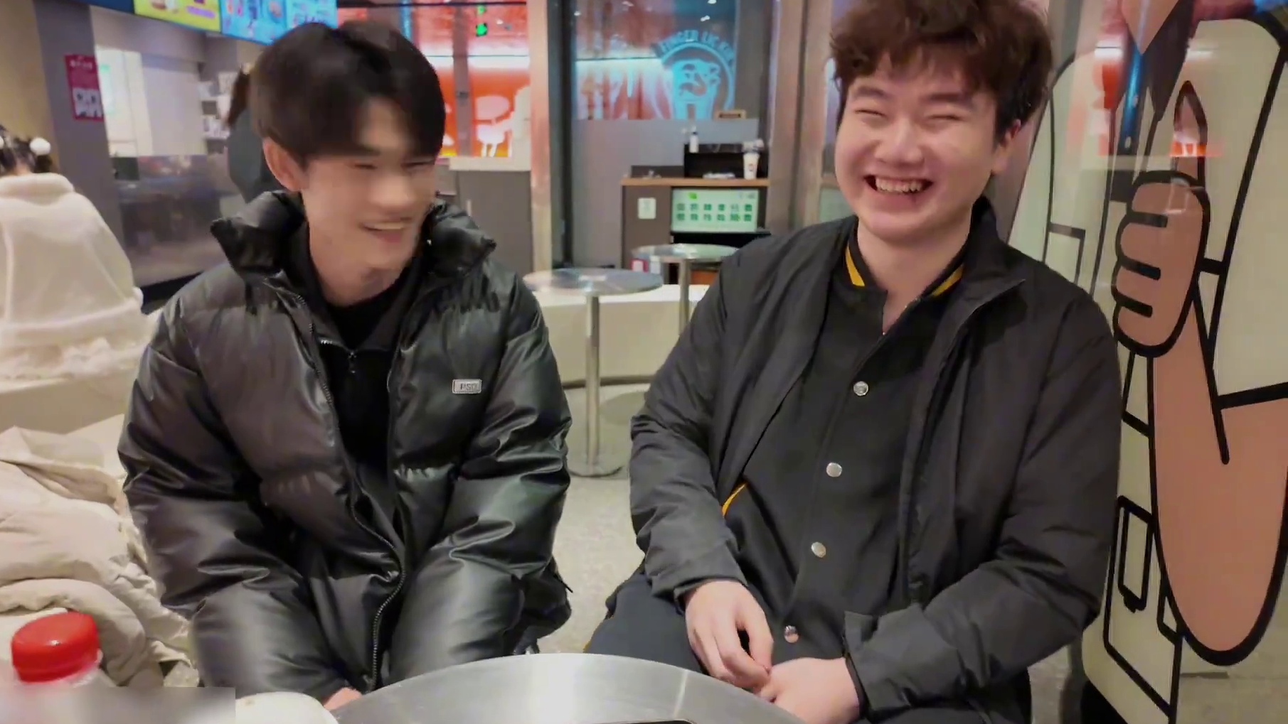 “风shen”双王在线互侃！ 
赛道上是针锋相对的劲敌，看完名场面秒变 “吐槽搭子”，谁能想到顶尖选