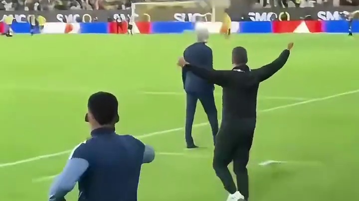 这经典的倒勾出自我们的总裁