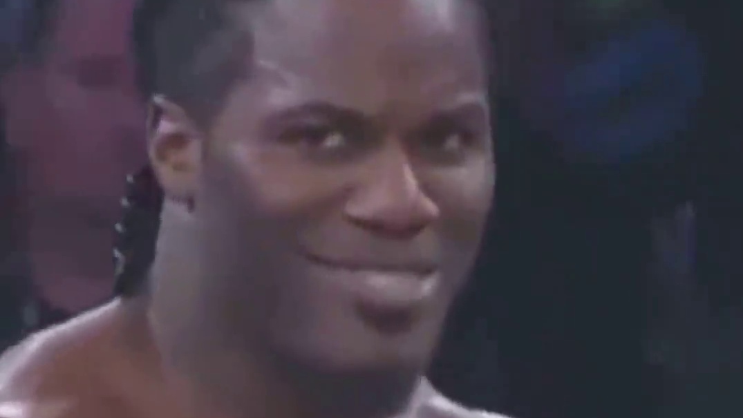 人生建议：少跟闺蜜一起睡觉 不然一晚上都别想睡了