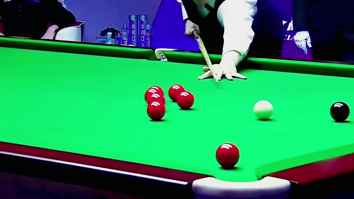 肖国栋多次打出逆天传球，就连不明生物也上前凑热闹，太经典了 (2)