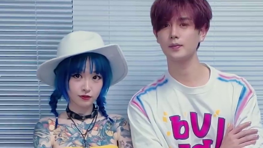 关于我让童锦程签了六个名 并合影这件事
#禁止向未成人提供纹身服务