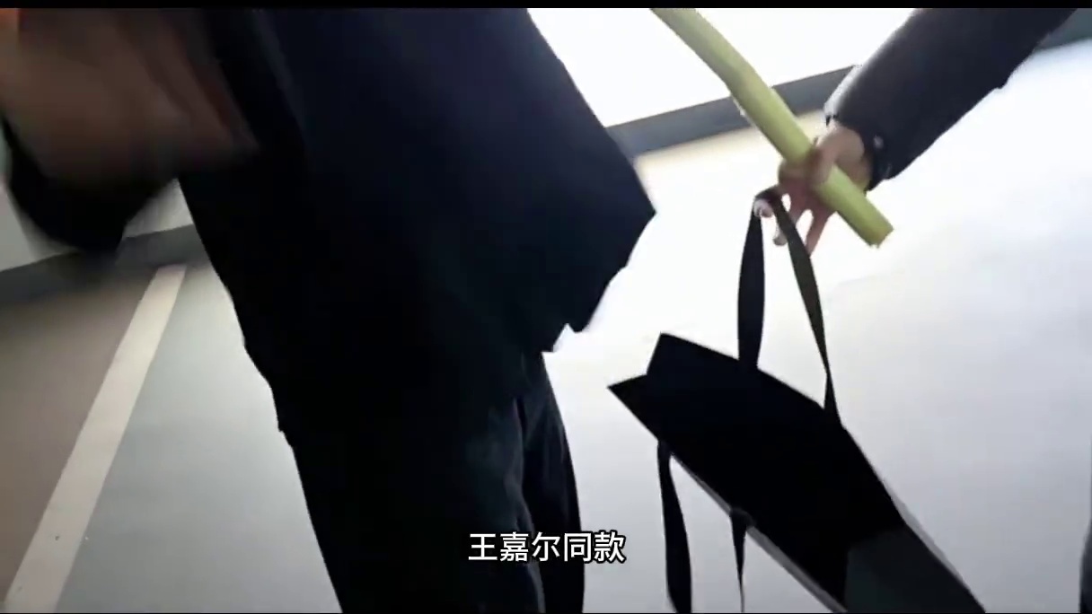 大哥送的王嘉尔品牌衣服#小小小酷哥 #王嘉尔