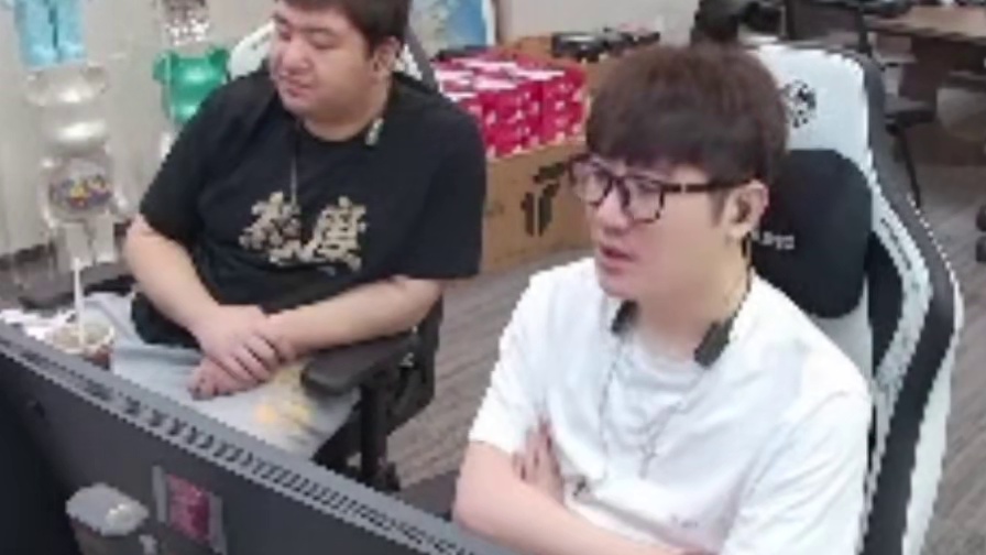 FPS的高刷显示器很重要 CFS首次使用750hz高刷的显示器，白鲨直言高刷对于FPS选手或者爱好者