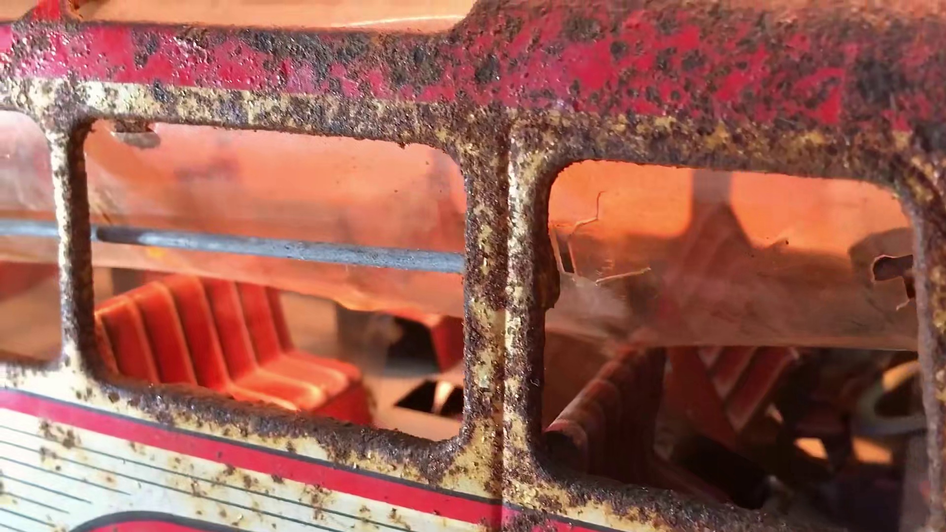 从废铁到传奇：穿越70年的救援卡车重生记