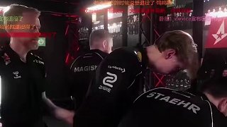 哎！老湯Major淘汰簽字，英雄遲暮背影，往日種種 #cs #csgo 彈幕： （絕望地簽名）