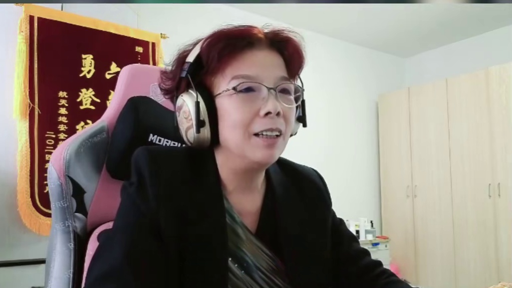 六旬老太贪吃没够连出三卡撤离