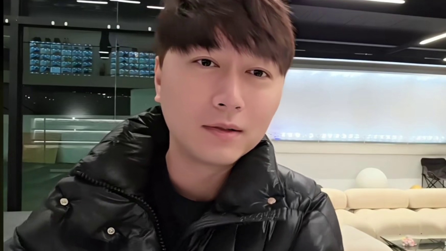 刚子聊小雅“我不要你赔钱，给我回来播就行。”
#小小小酷哥 #小雅1995 #组织1995