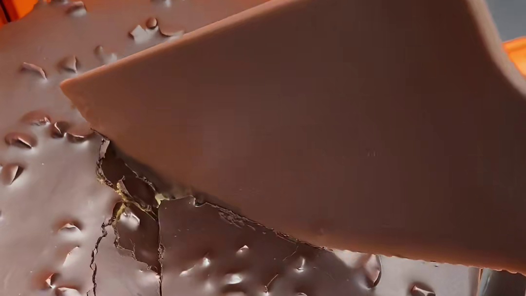 巧克力脆皮芝士蛋糕！到底是谁爱吃！