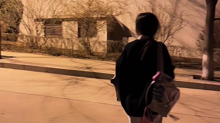 我们无法预知某个瞬间的价值  直到它成为回忆