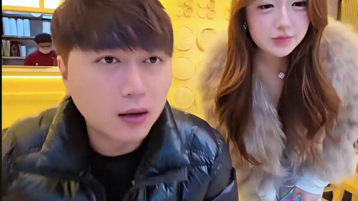 宝贝看看穿搭。
#小小小酷哥 #组织1995 #快来围观